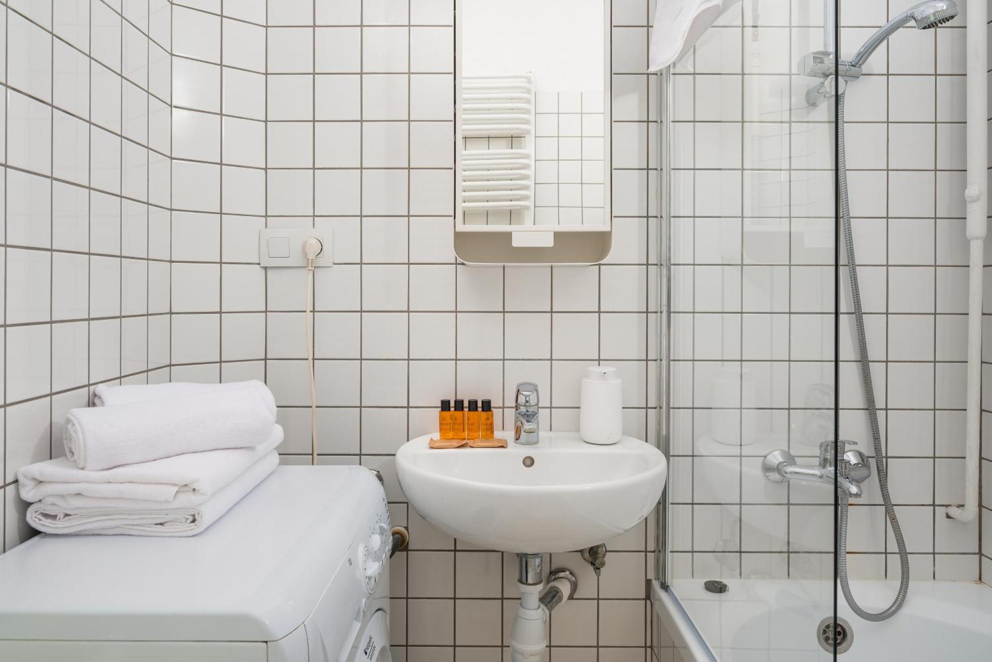 Wola Ratusz Homely Apartment วอร์ซอ ภายนอก รูปภาพ