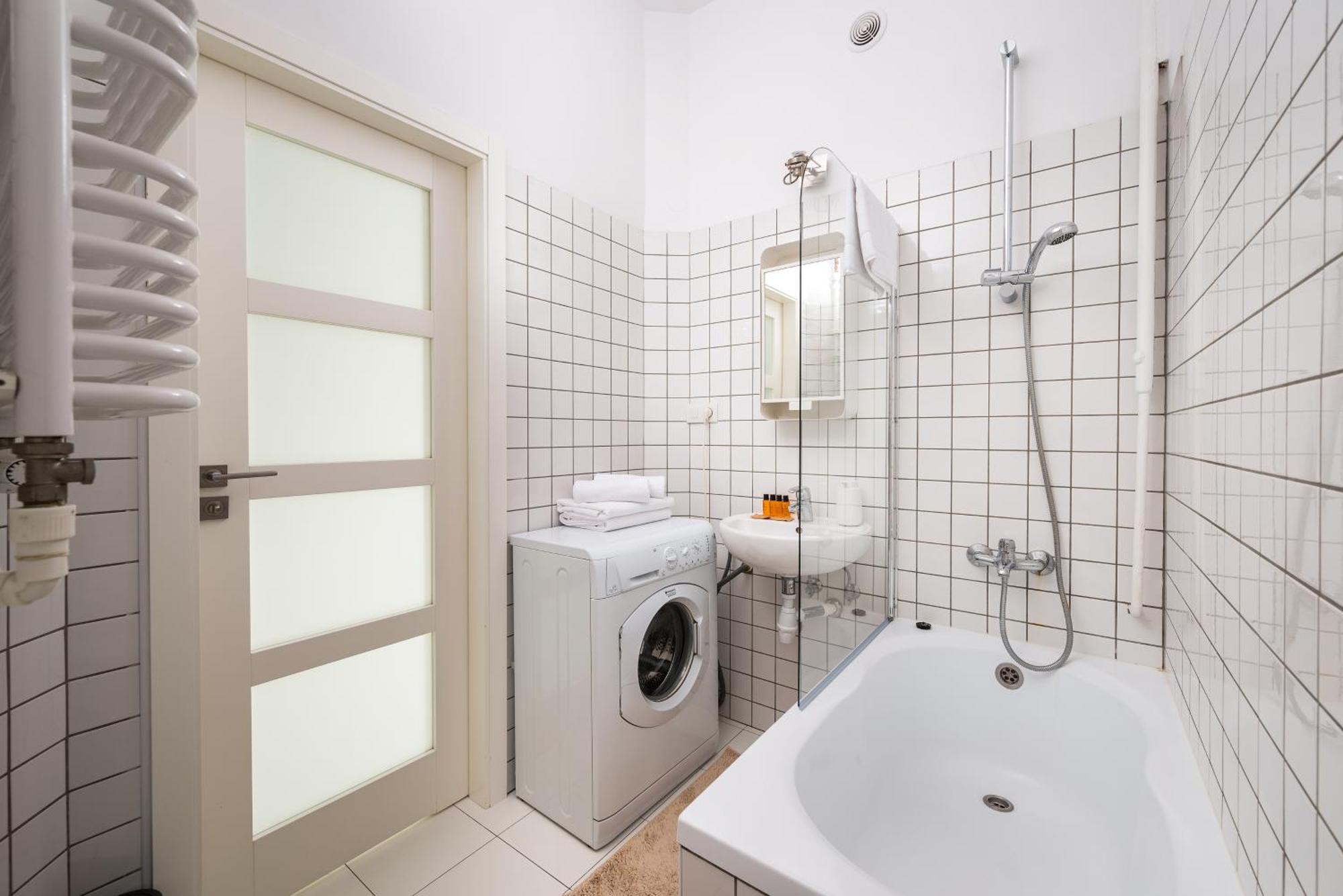 Wola Ratusz Homely Apartment วอร์ซอ ภายนอก รูปภาพ